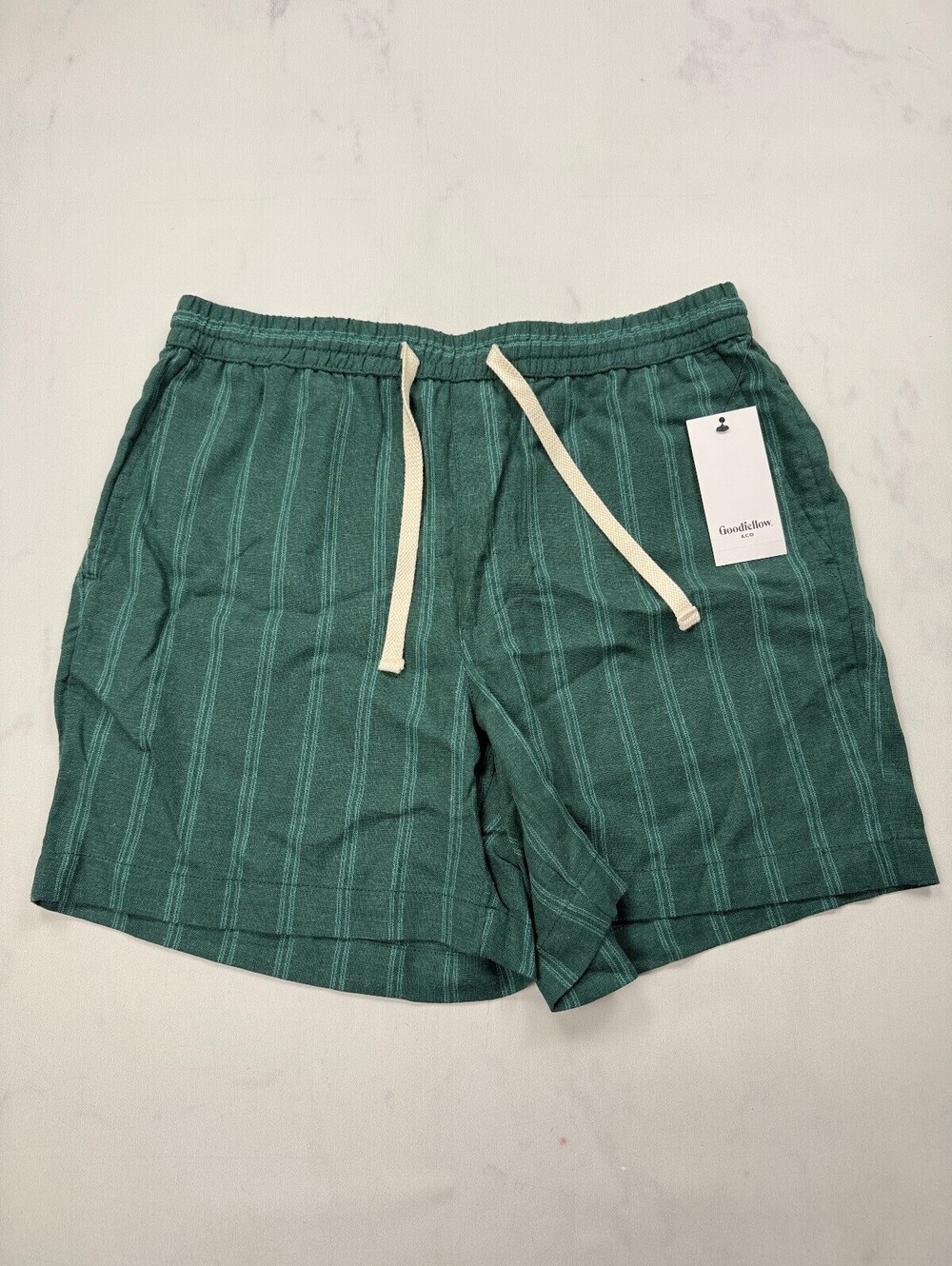 Goodfellow & Co Shorts Bermuda Green Modern Classic Style - Mens S